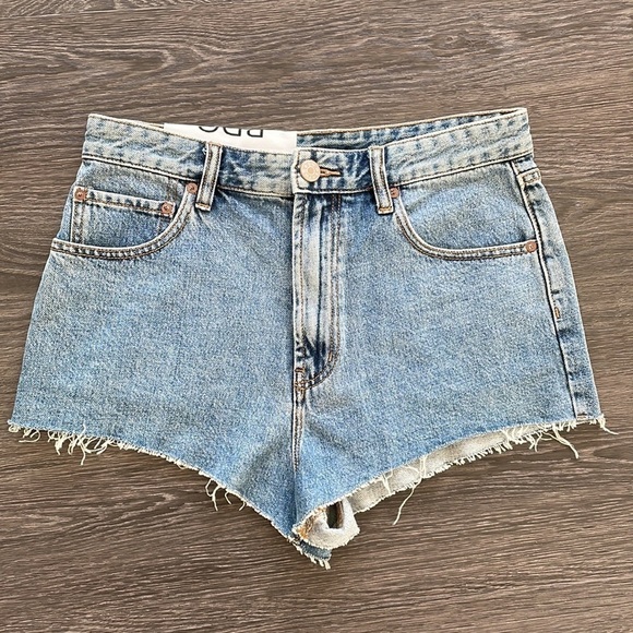 Sz30 BDG Cheeky Super High Rise Denim Shorts in light Wash NWT - Picture 6 of 9